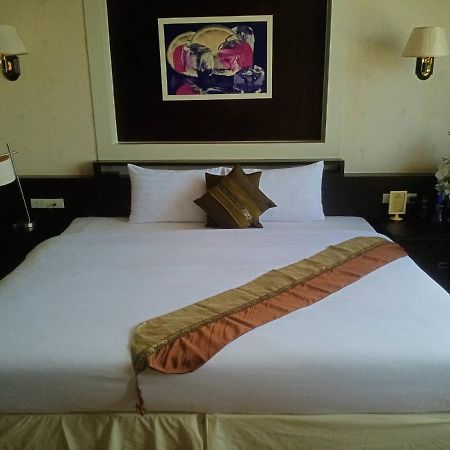 Grand Phranakhon Hotel Аюттхая Экстерьер фото