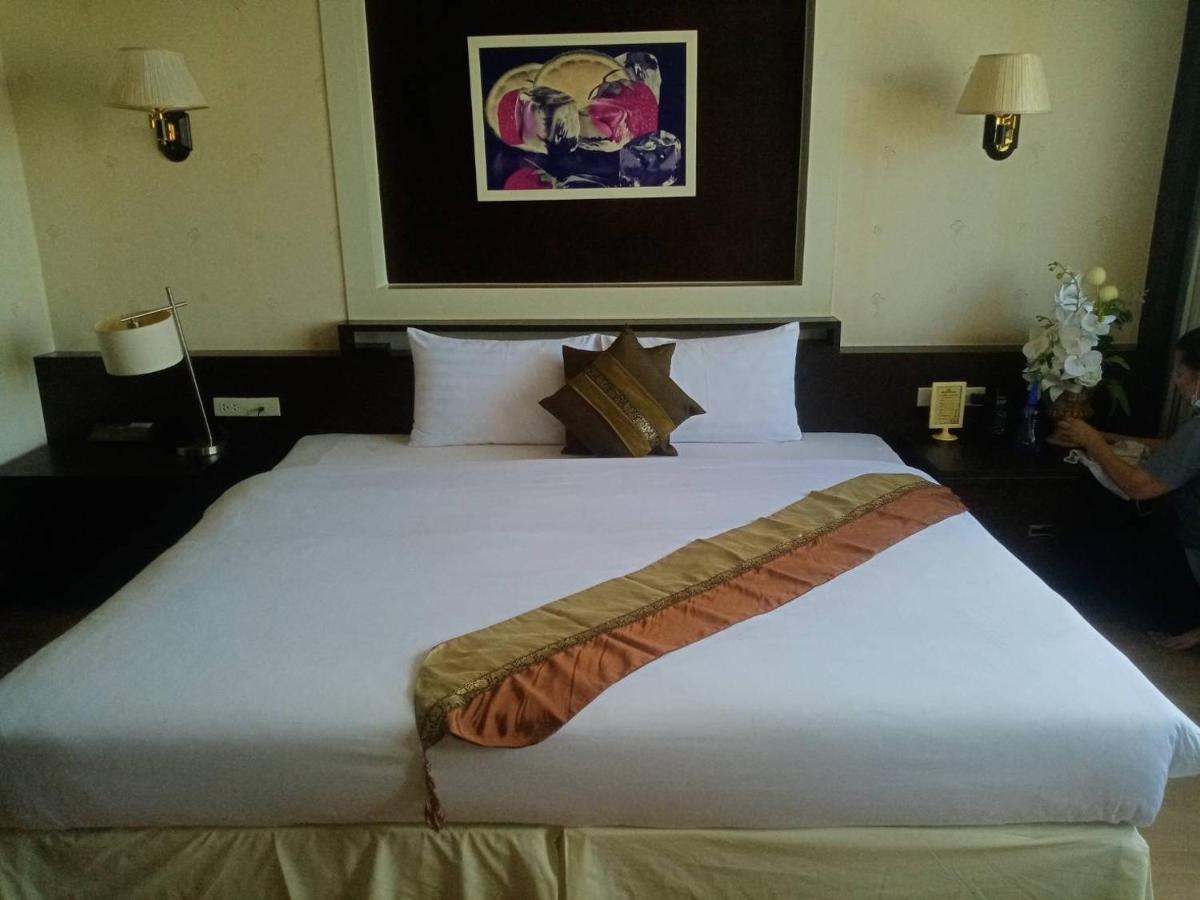 Grand Phranakhon Hotel Аюттхая Экстерьер фото