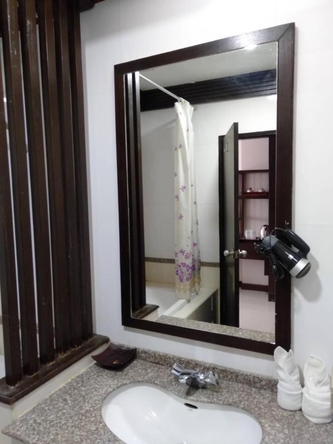 Grand Phranakhon Hotel Аюттхая Экстерьер фото