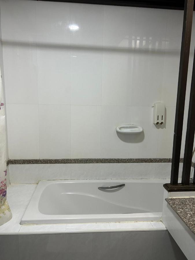 Grand Phranakhon Hotel Аюттхая Экстерьер фото